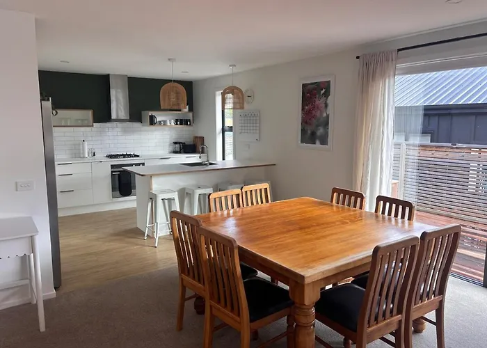 Modern 4bd - Close To Town